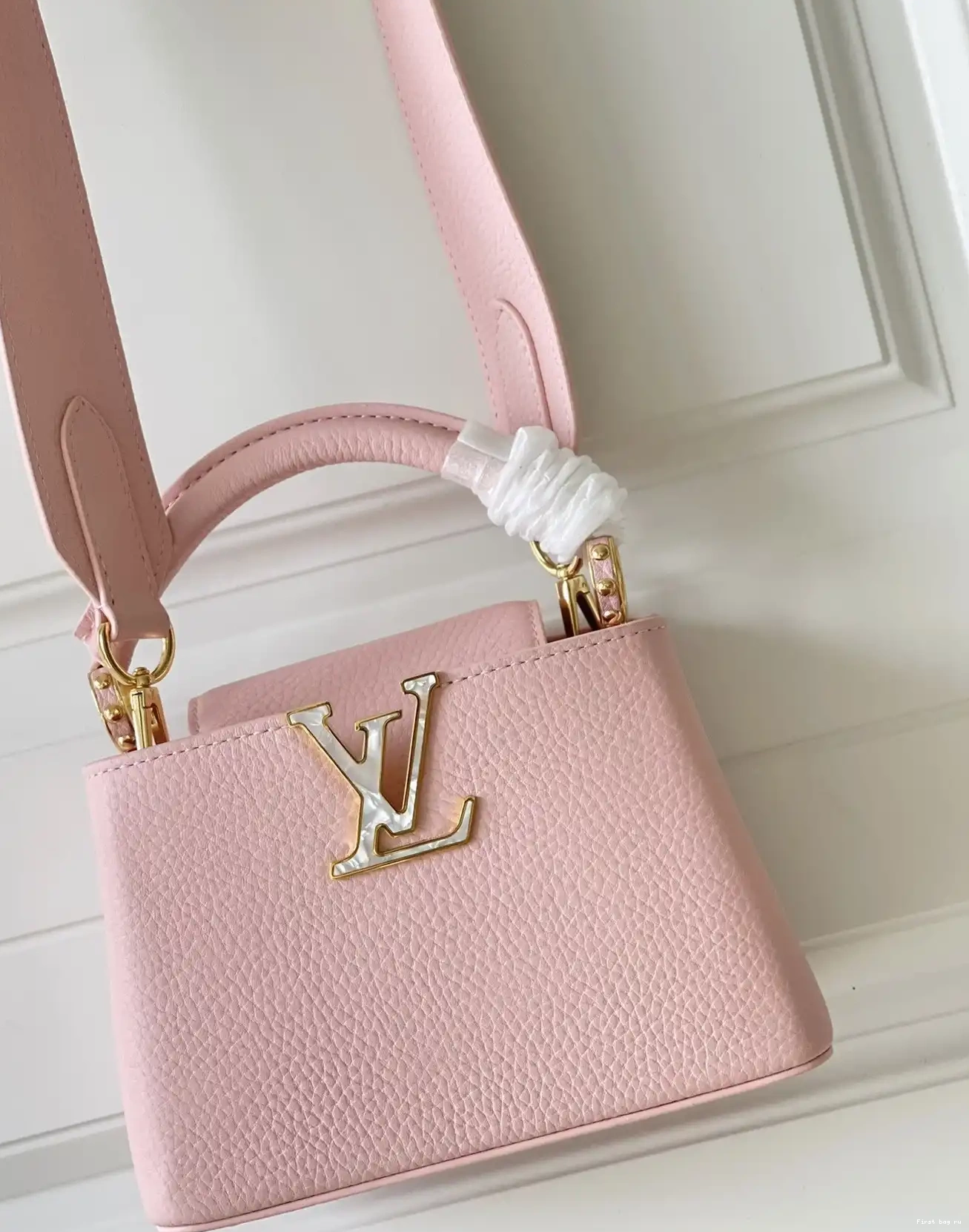 First bag ru LOUIS MINI CAPUCINES VUITTON 0623